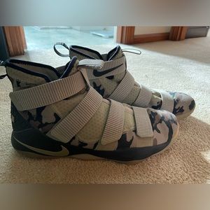 Lebron Soldier Camo Size 14